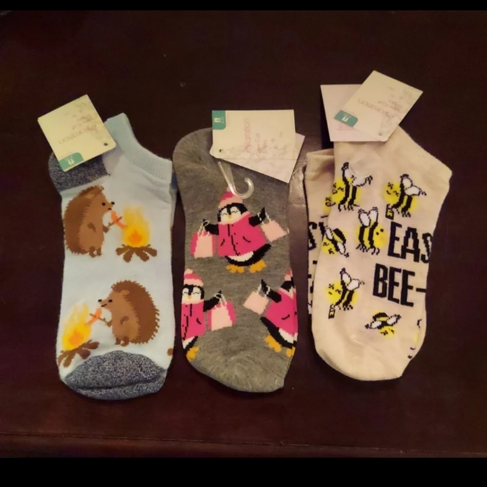 Adorable Stretch Low-cut socks bundle of 3 - Hedgehogs, Penguins & Bees 4-10 NWT